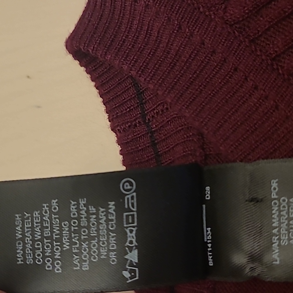 EUC Y2K Claiborne Mens Fitted Ribbed Stretchy Maroon Sweater - Picture 5 of 10